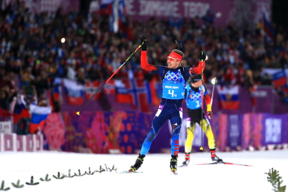 Anton Shipulin celebrates after overhauling the German team to propel Russia to a thrilling biathlon relay gold ©Getty Images