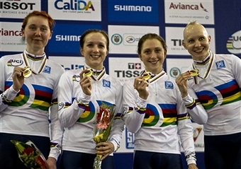 The British squad celebrate a fourth world team pursuit title ©AFP/Getty Images