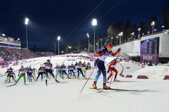The floodlights are on and the women's biathlon mass start has begun ©AFP/Getty Images