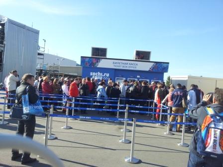 The scramble for leftover tickets in the Olympic Park ©ITG