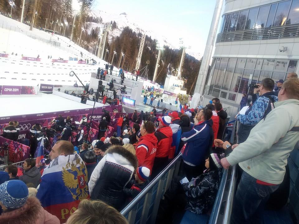 The vocal crowd get behind the biathletes @ITG