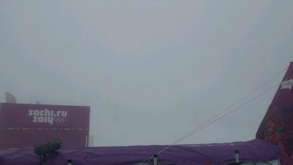 There might be a problem seeing who crosses the line first in the snowboard cross if the fog remains ©Twitter