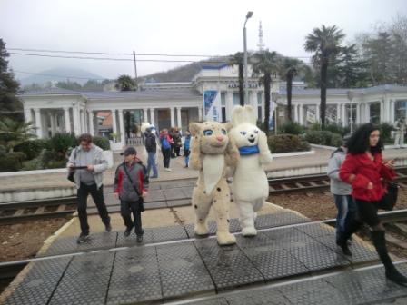 Two mascots make the morning commute from Lazarovskaia station ©Philip Barker