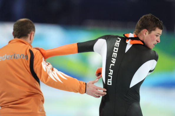 Sven Kramer reacts angrily as his coach Gerard Kemkers tries to console him after his disqualification from the 10,000m race at Vancouver 2010 ©Getty Images