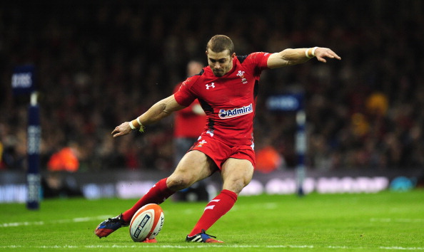 Leigh Halfpenny's kicking helped keep Wales at arms length from Italy ©Getty Images