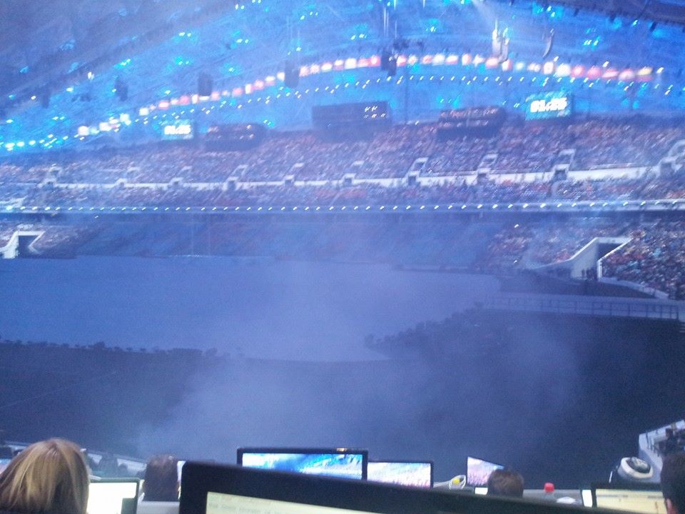 Atmospheric smoke fills the stadium ©ITG