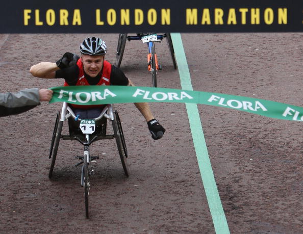 David Weir has won six men's wheelchair races at the London Marathon, including here in 2008 ©Getty Images 