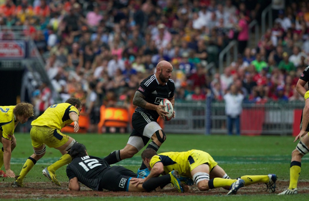An inspirational performance by captain DJ Forbes ensured New Zealand lifted the Hong Kong Sevens Cup ©IRB/Martin Seras Lima