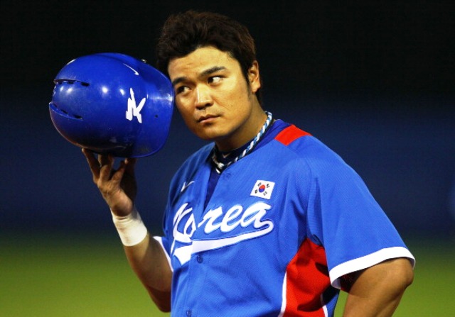 Choo helped South Korea claim the Asian Games baseball gold medal at Guangzhou 2010 ©Getty Images 
