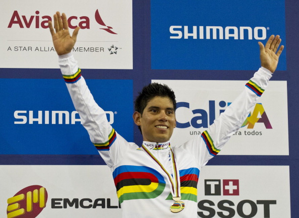 Edwin Avila celebrates his points race victory in front of a home crowd in Cali ©AFP/Getty Images