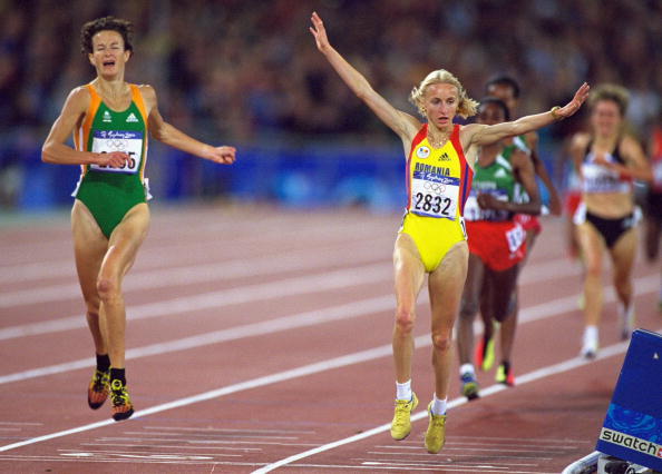 Gabriela Szabo beat Ireland's Sonia O'Sullivan to claim the Olympic gold medal in the 5,000 metres at Sydney 2000 ©Allsport/Getty Images