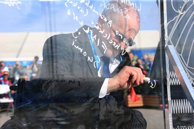 IPC President Sir Philip Craven puts his signature to the Sochi 2014 Paralympic Wall ©Sochi 2014 