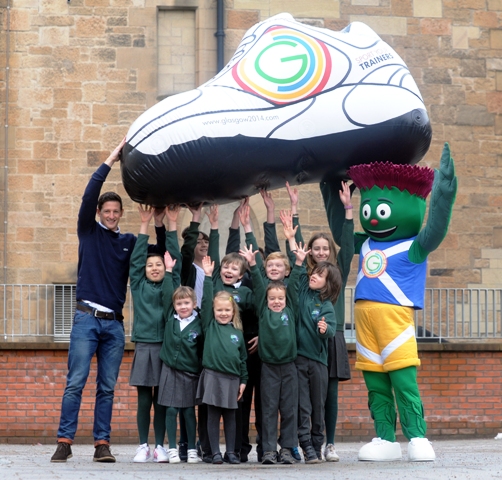 Michael Jamieson and Clyde encourage Hillhead Primary School pupil to Sport their Trainers ©Glasgow 2014