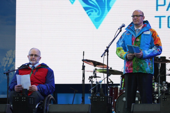Sir Philip Craven and Dmitry Chernyshenko speak to the crowd at the Sochi lighting ceremony ©Getty Images