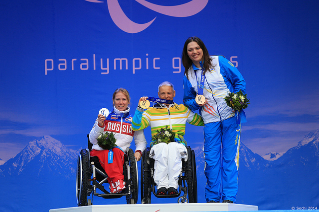 Sir Philip Craven presented the medals on the 6-kilometre sitting biathlon podium ©Sochi 2014