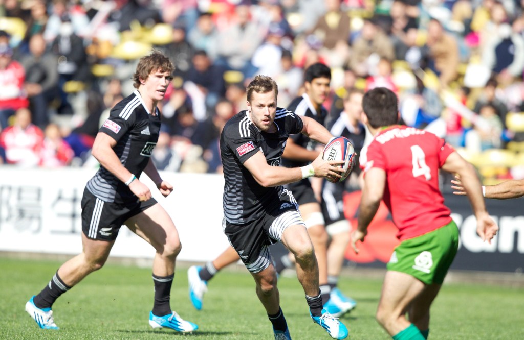 New Zealand's Tim Mikkelson scored twice against Portugal on the way to an impressive six tries on the opening day of action at the Tokyo Sevens ©IRB