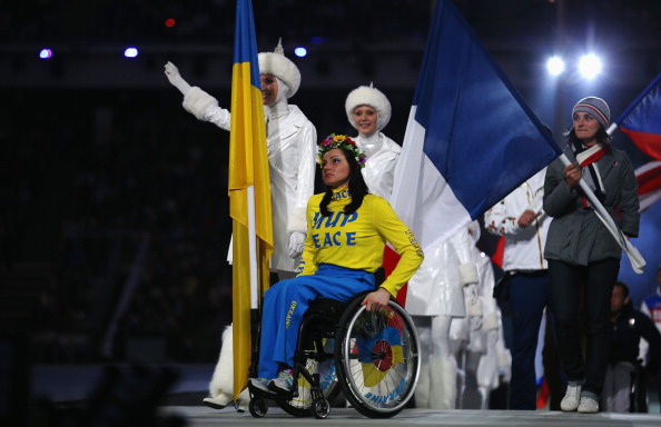 Ukrianian flagbearer Lyudmyla Pavlenko enters the Stadium with the word peace written on her jumper ©Getty Images