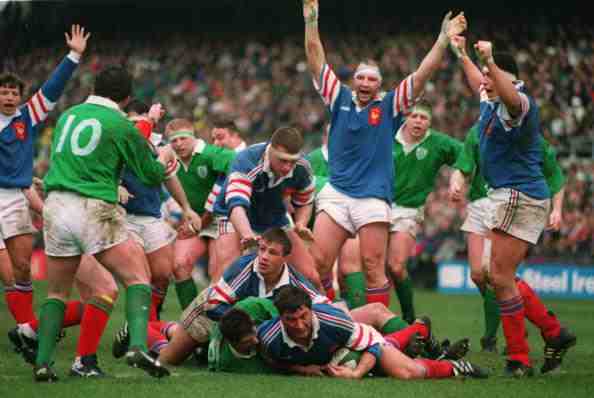 Marc Cécillon scores for France in their Five Nations rugby match against Ireland at Lansdowne Road in 1995 ©AFP/Getty Images
