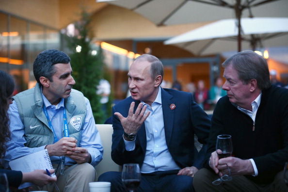 Russian President Vladimir Putin (centre) drops into the US House during the Sochi Games ©AFP/Getty Images