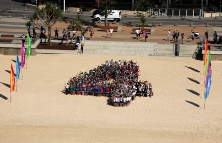A giant number four was formed on Surfers Paradise Beach to mark four years until the start of Gold Coast 2018 ©Gold Coast 2018