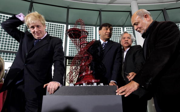 Boris Johnson, left, just a tad perplexed on the day when the controversial winning design for the Olympic Park centrepiece was revealed ©Getty Images