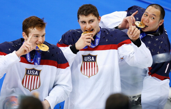 Declan Farmer (left) was crucial in the US' defence of the ice sledge hockey title at Sochi 2014 ©Getty Images