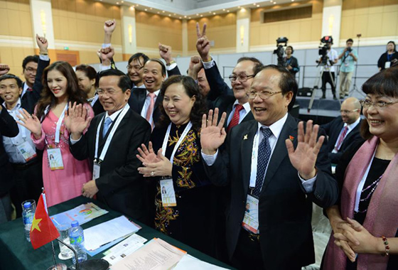 Hanoi celebrate being awarded the 2019 Asian Games but now have decided that they cannot afford to host the event ©OCA 