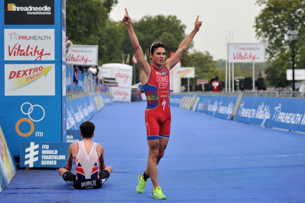 Javier Gomez outsprinted Jonny Brownlee in the final in Hyde Park to win the World Triathlon Series in 2013 ©Getty Images