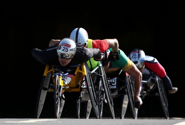 Marcel Hug beat Britain's David Weir in a remarkable finish to secure the men's wheelchair title at the 2014 London Marathon ©Getty Images