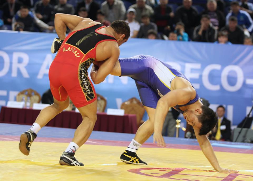 Paemami Reza Efzaly sealed the third and final Iranian gold medal of the day as he defeated Parevjav Unurbat in the 74kg weight category ©FILA