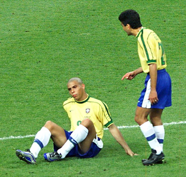 Ronaldo cut a forlorn figure during the 1998 World Cup Final in France ©AFP/Getty Images