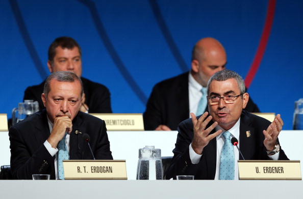 Ugur Erdener alongside Turkish Prime Minister Recep Tayyip Erdogan presenting the merits of Istanbul's 2020 bid to the IOC last September ©Getty Images