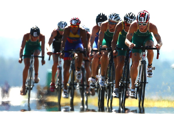 Cyclists form a peloton during the triathlon at the 2013 Australian Youth Olympics ©Getty Images