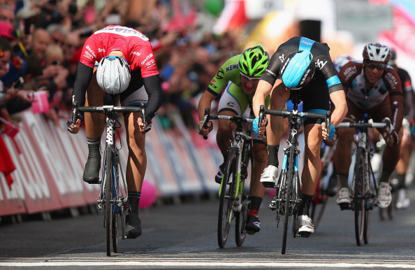 A remarkable sprint finish saw Marcel Kittel come from 20m behind in the final 100m to pip Ben Swift on the line and secure his second stage win at the Giro d'Italia ©Velo/Getty Images