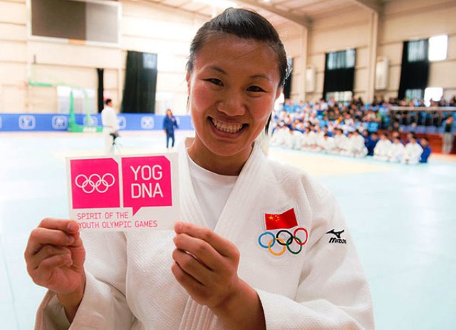 Beijing 2008 champion Xiuli Yang took Chinese youngsters through a judo clinic at the Shunyi Sports School ©IJF