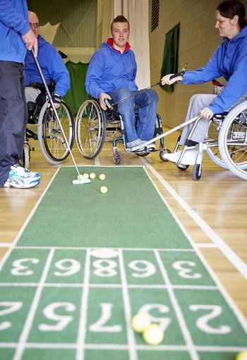 Golf proved popular as it made its debut at the Inter Spinal Unit Games at Stoke Mandeville Stadium ©Roger Bool