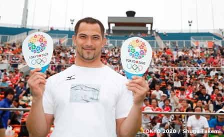 Koji Murofushi won gold in the hammer throw competition at Athens 2004 after Hungary's Adrián Annus was stripped of the title following a failed drugs test ©Tokyo 2020