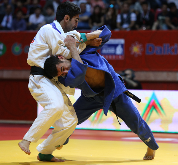 Orkhan Safarov sealed gold for the host nation as he won the men's under 60kg contest at the Baku Judo Grand Slam ©IJF