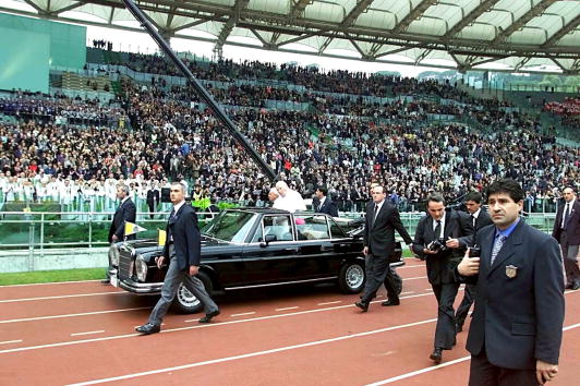 Pope John Paul's visit to the Olympic Stadium in Rome in 2000 was selected as an Italian sporting highlight ©Hulton Archive/Getty Images