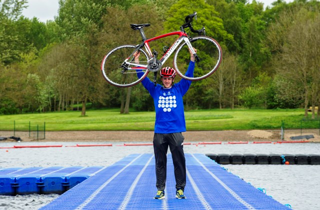 Scotland's Grant Sheldon was on hand to check on preparations for the Glasgow 2014 triathlon events in Strathclyde Park ©Glasgow 2014