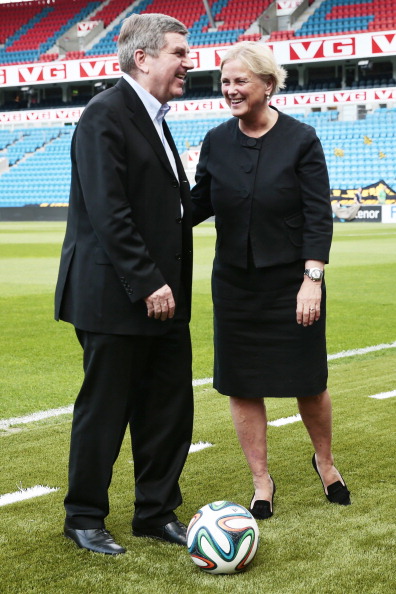 Thomas Bach alongside Norwegian Culture Minister Thorhild Widvey, in the Ullevaal Stadium in Oslo, during his visit ©AFP/Getty Images