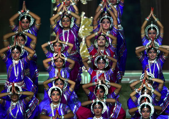 Traditional dancing thrilled the crowd and TV audience as Delhi welcomed the Commonwealth ©Getty Images