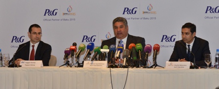 Taygun Gunay (left), director of P&G Azerbaijan, said the deal "demonstrates the united purposes of the Baku 2015 European Games" ©Baku 2015