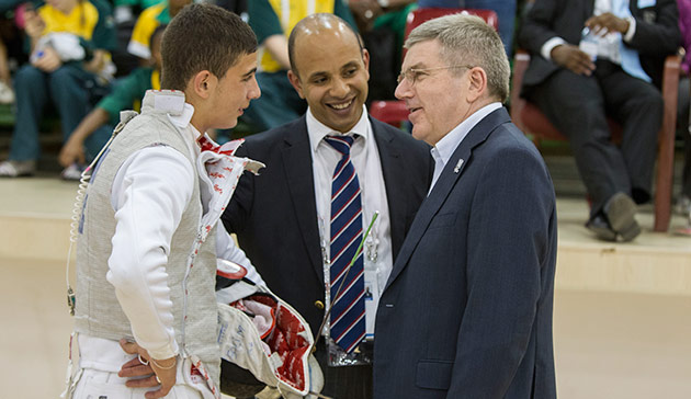 Fencing was among the sports that IOC President Thomas Bach watched during his visit to the African Youth Games in Gaborone ©IOC