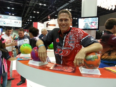 United States bowler Chris Barnes was signing plenty of autographs at the trade show ©ITG