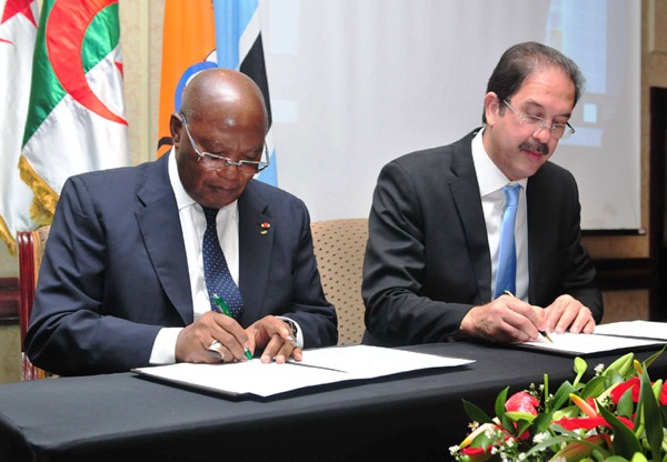 ANOCA President Lassana Palenfo (left) and Algerian NOC President Moustapha Berraf sign African Youth Games hosting agreement ©ANOCA