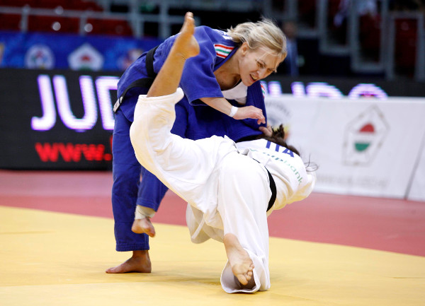 Eva Csernoviczki gave the home fans a reason to cheer as she beat Valentina Moscatt in the opening contest of the day ©IJF
