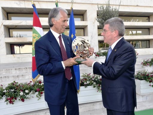 IOC President Thomas Bach presents CONI President Giovanni Malagò with a special gift to mark centenary celebrations ©CONI