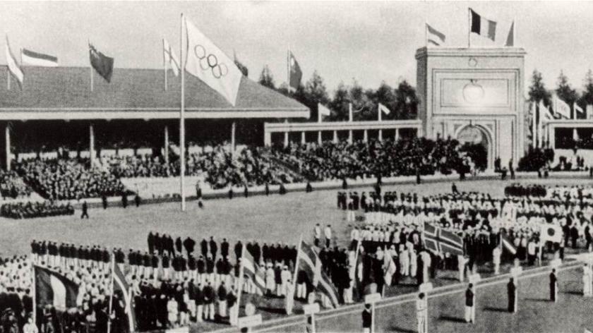 The Olympic rings and flag made its first appearance at Antwerp 1920 having originally been launched by Pierre de Coubertin six years earlier at  the IOC Congress ©Hulton Archive/Getty Images