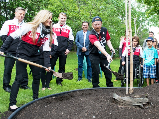 Para-snowboarder John Leslie (right) helps plant a tree to mark the 30th anniversary of the Manoir Ronald McDonald House ©COC
